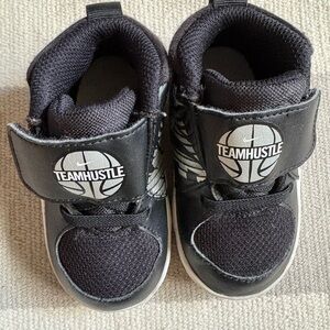 Nike Team Hustle Black Toddler Sneakers